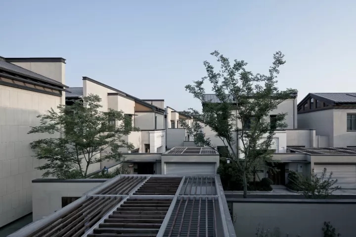项目中公共空间与私密空间相互嵌套，空间感触丰硕